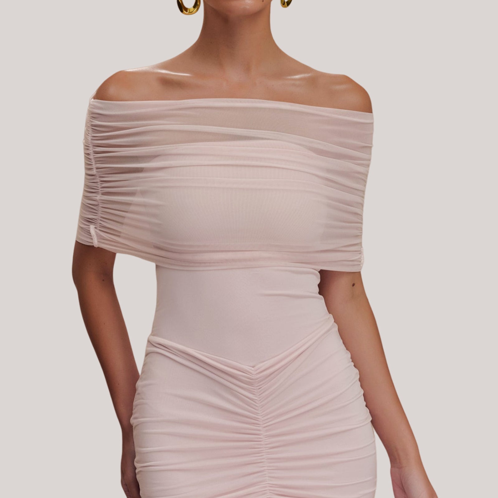 Açık Pembe Slinky Ve Fileli Omuz Açık Mini Elbise