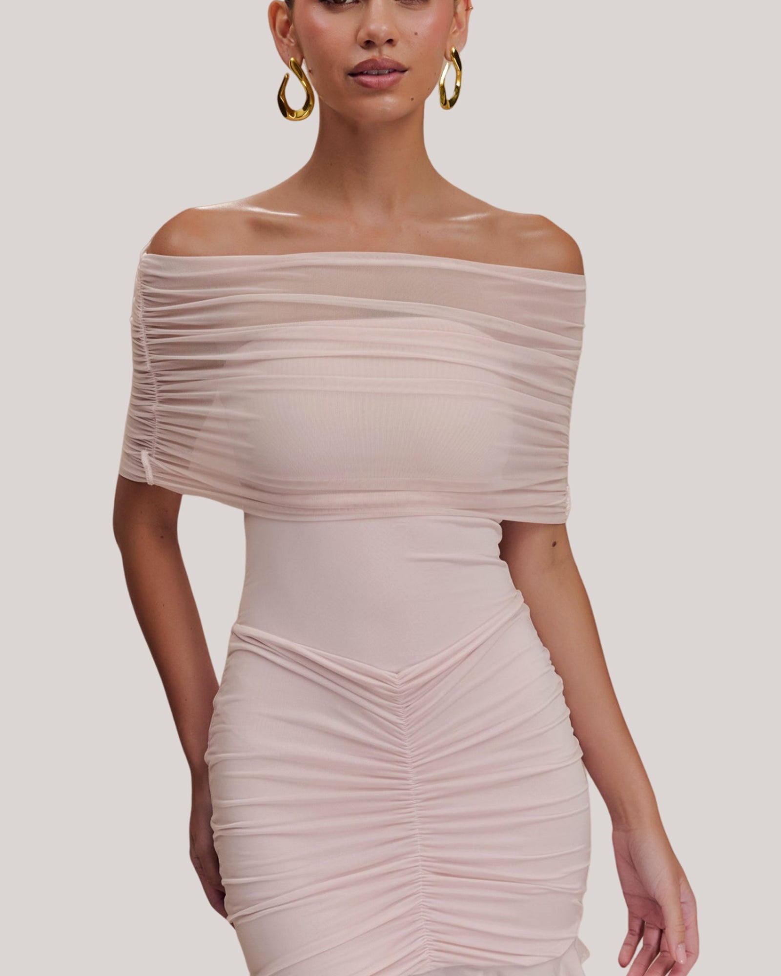 Açık Pembe Slinky Ve Fileli Omuz Açık Mini Elbise