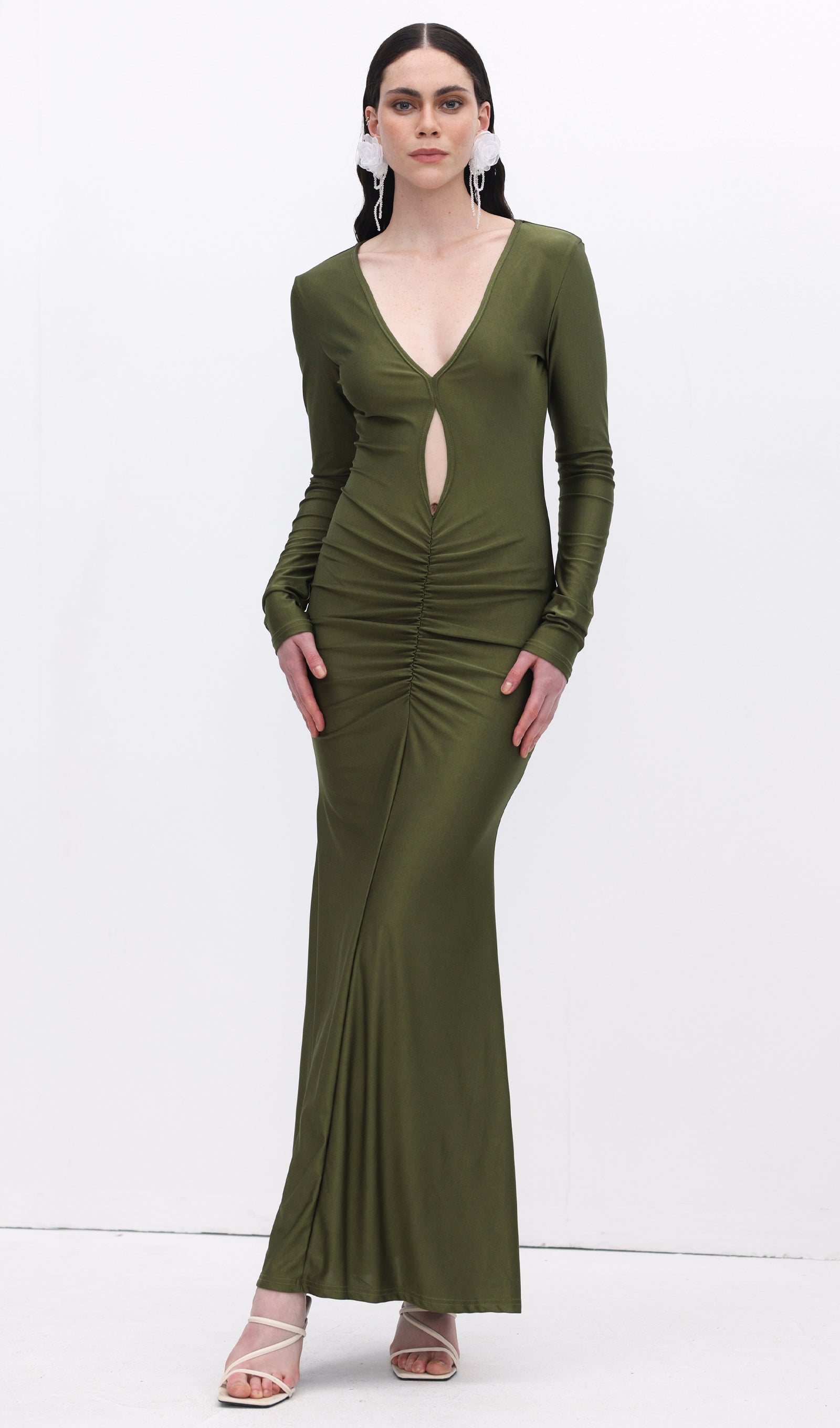 V Yakalı Büzgülü Uzun Elbise