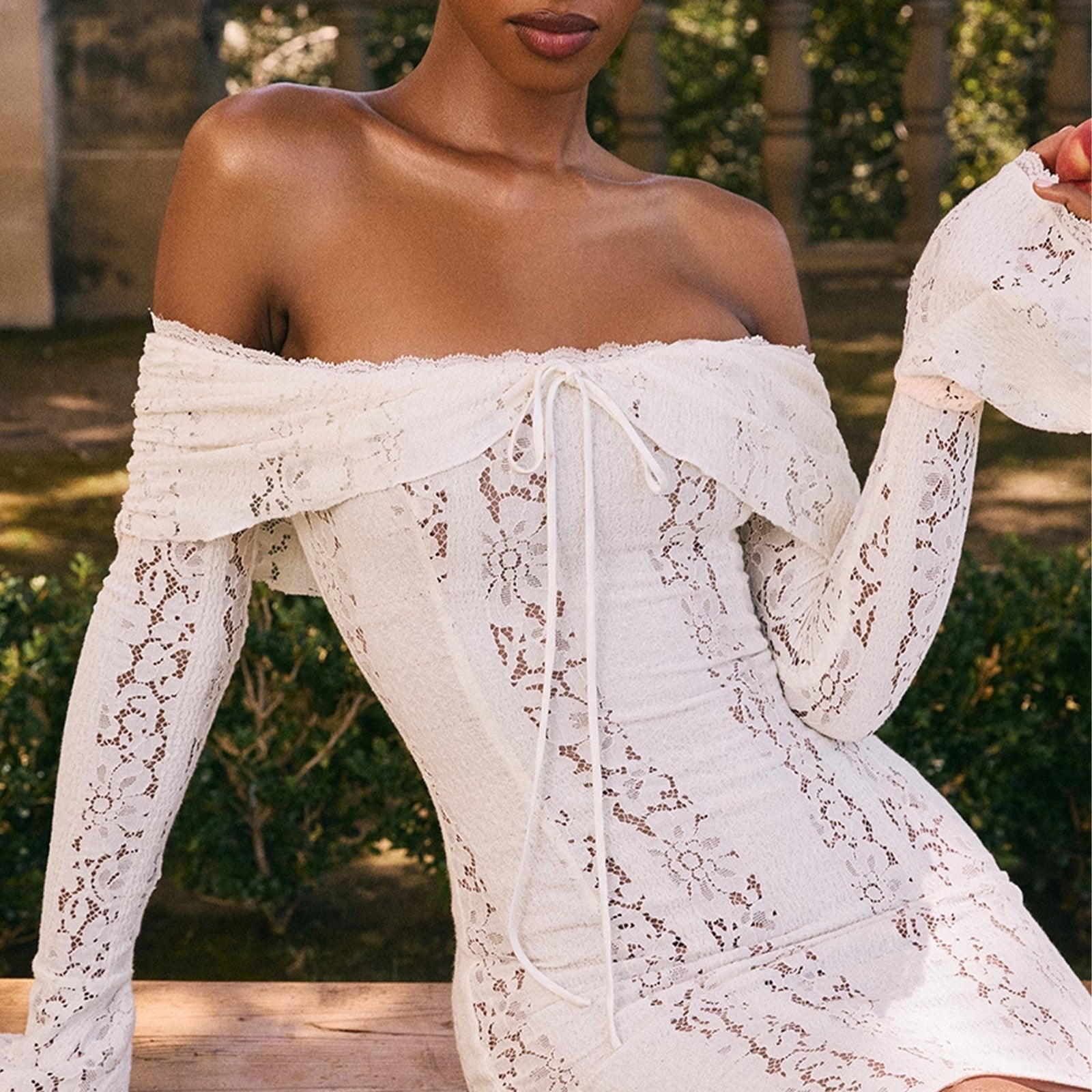 Vintage Çiçekli Dantel Omuz Açık Mini Elbise