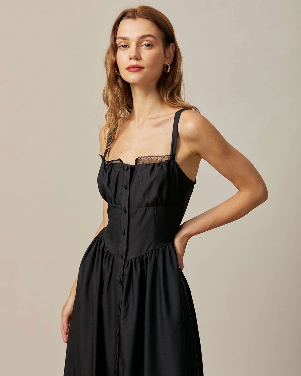 Siyah Kare Yaka Dantelli Cami Midi Elbise