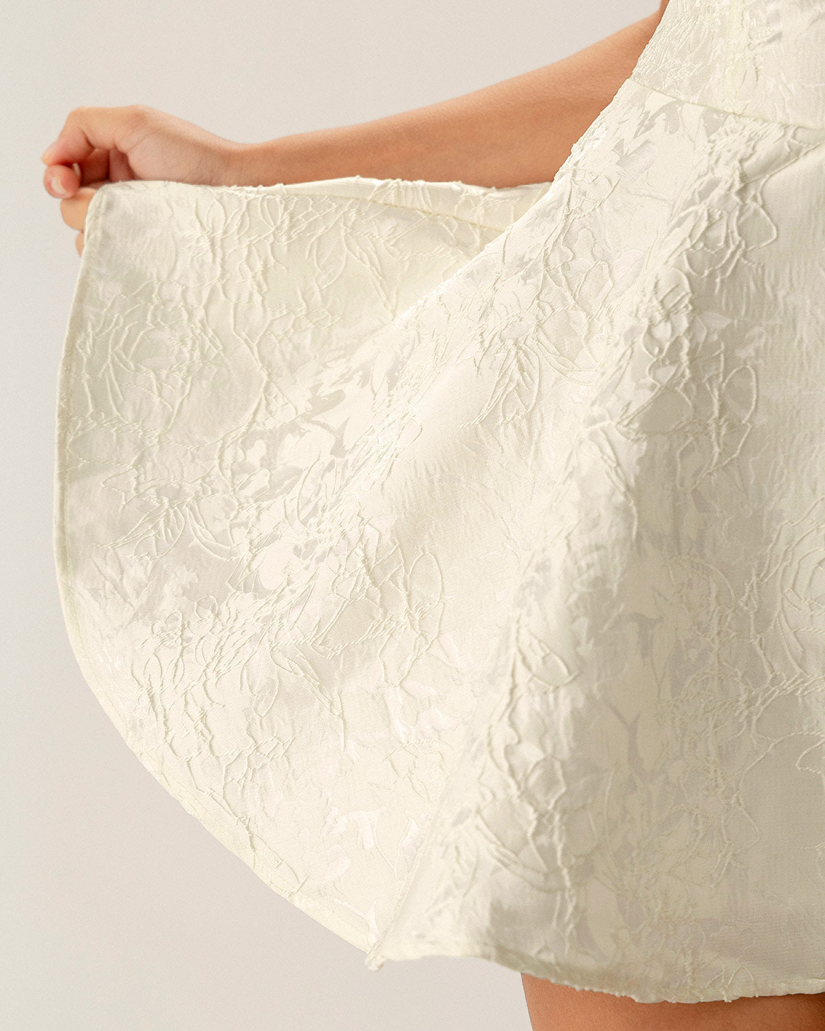 Beyaz Jakarlı Dantelli Slip Mini Elbise