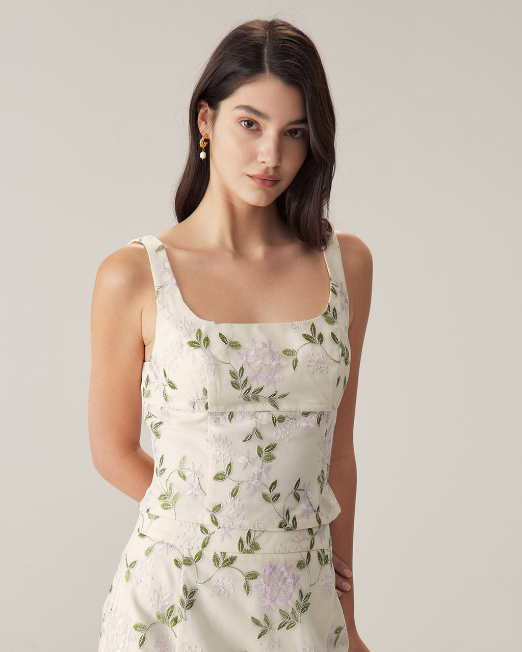 Bej Çiçekli İnce Kolsuz Bluz