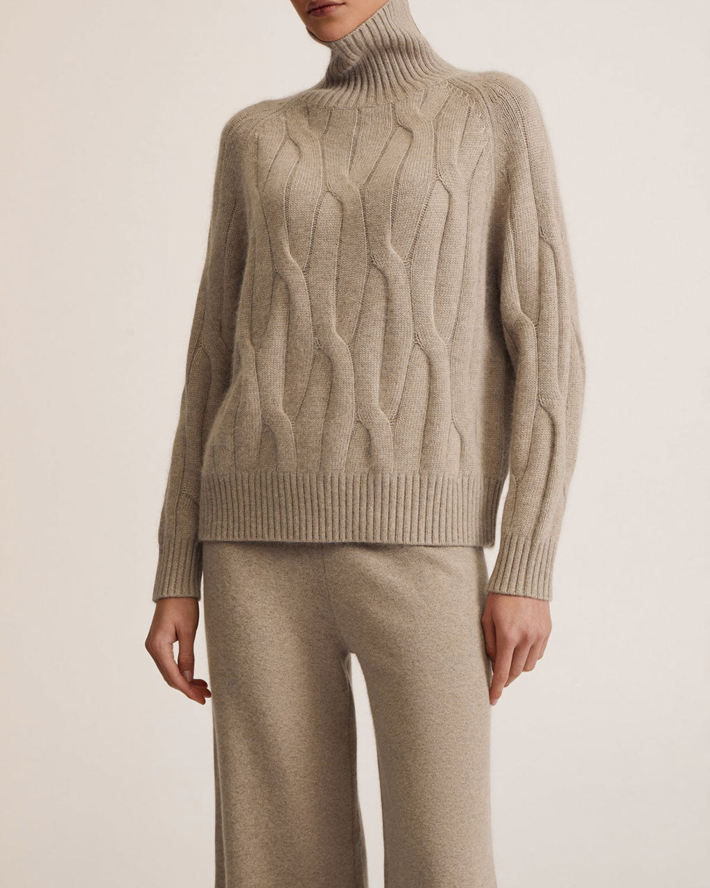 Deve Rengi Kapüşonlu Bol Kazak