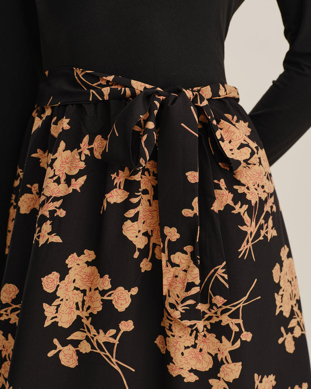 Siyah Çiçek Desenli A-Line Splicing Midi Elbise