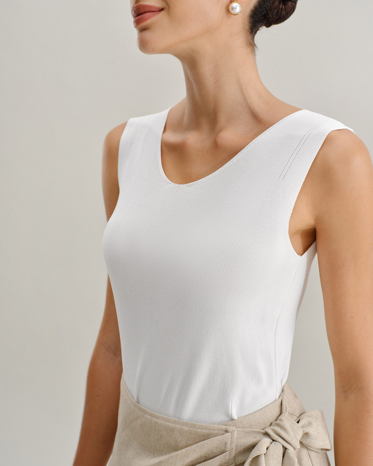 Beyaz V Yaka İnce Tank Top