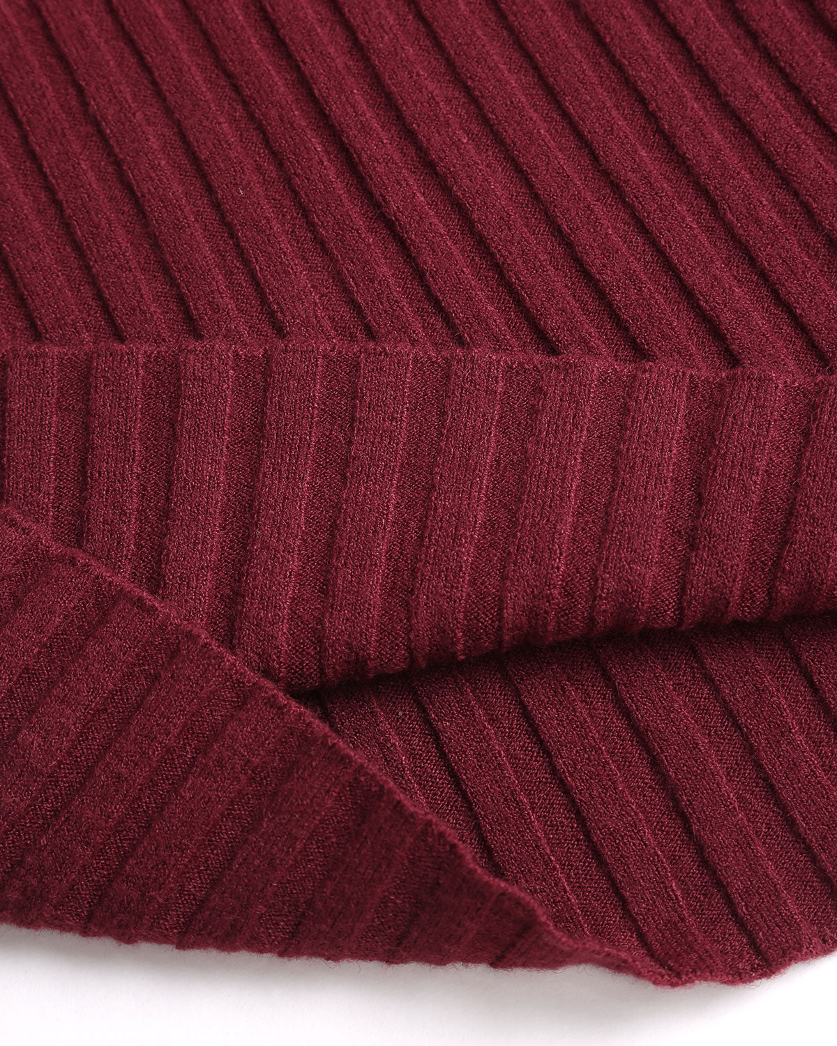 Kırmızı Yakalı Dar Örgü Kazak