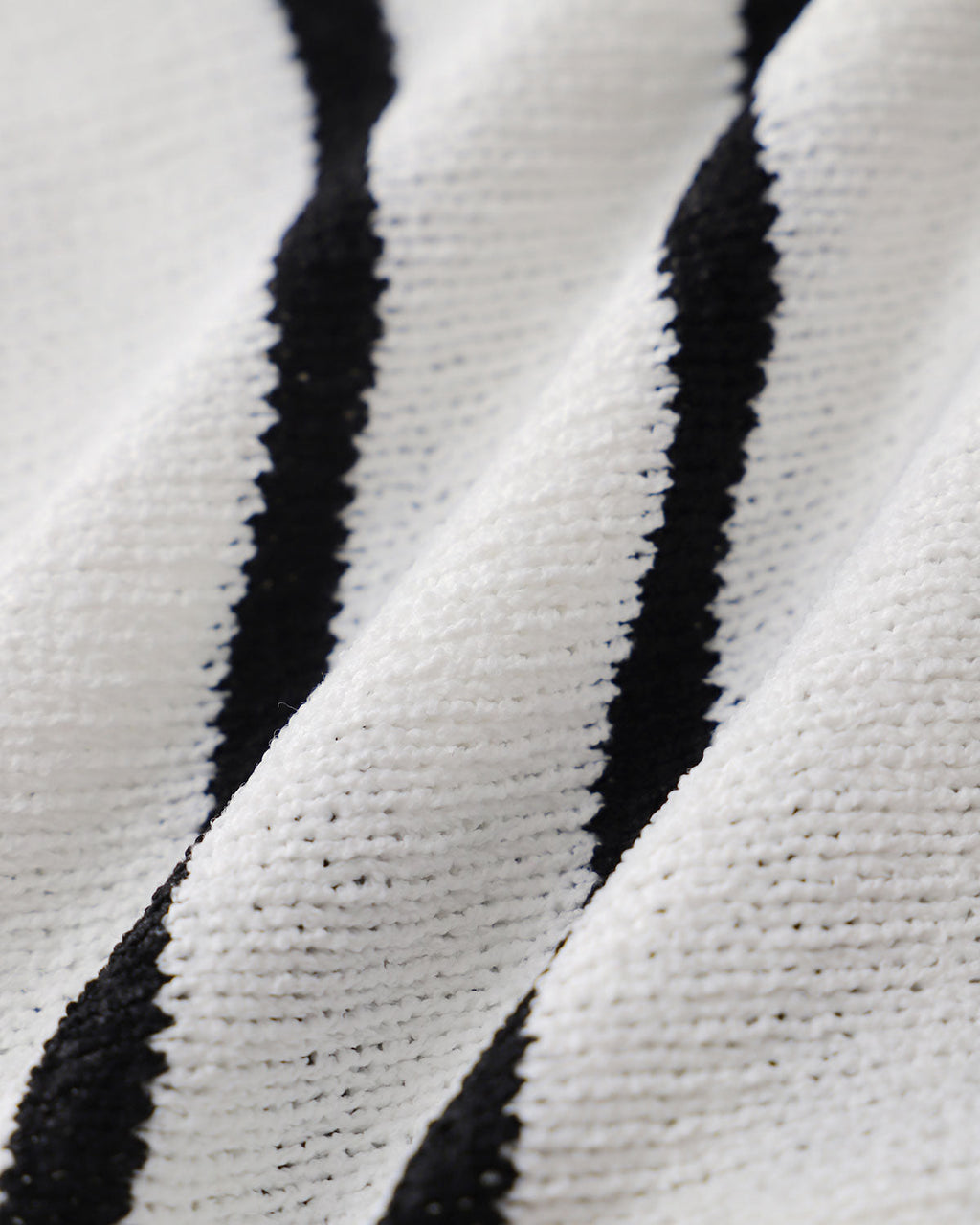 Beyaz Çizgili Tek Sıra Yelek