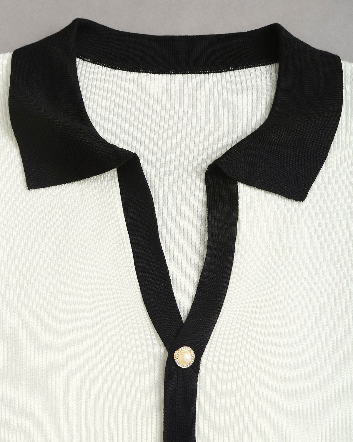 Beyaz Kontrast V Yaka Düğmeli Elbise