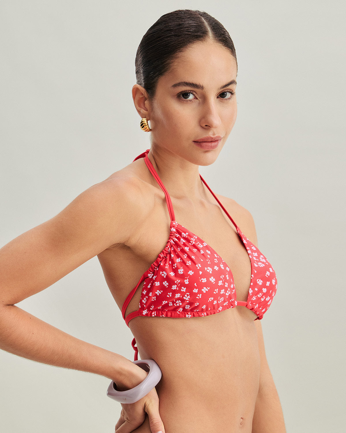 Kırmızı Çiçekli Bağcıklı Üçgen Bikini Takımı