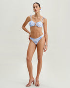 Beyaz Çiçekli Bağcıklı Üçgen Bikini Takımı