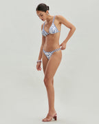 Beyaz Çiçekli Bağcıklı Üçgen Bikini Takımı