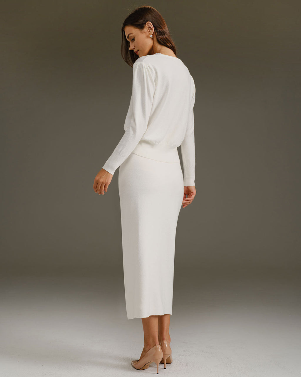 Beyaz V Yaka İnci Düğmeli Kazak