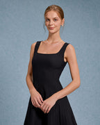 Siyah Kare Yaka Mini Elbise