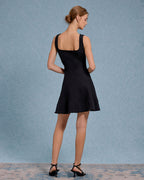 Siyah Kare Yaka Mini Elbise