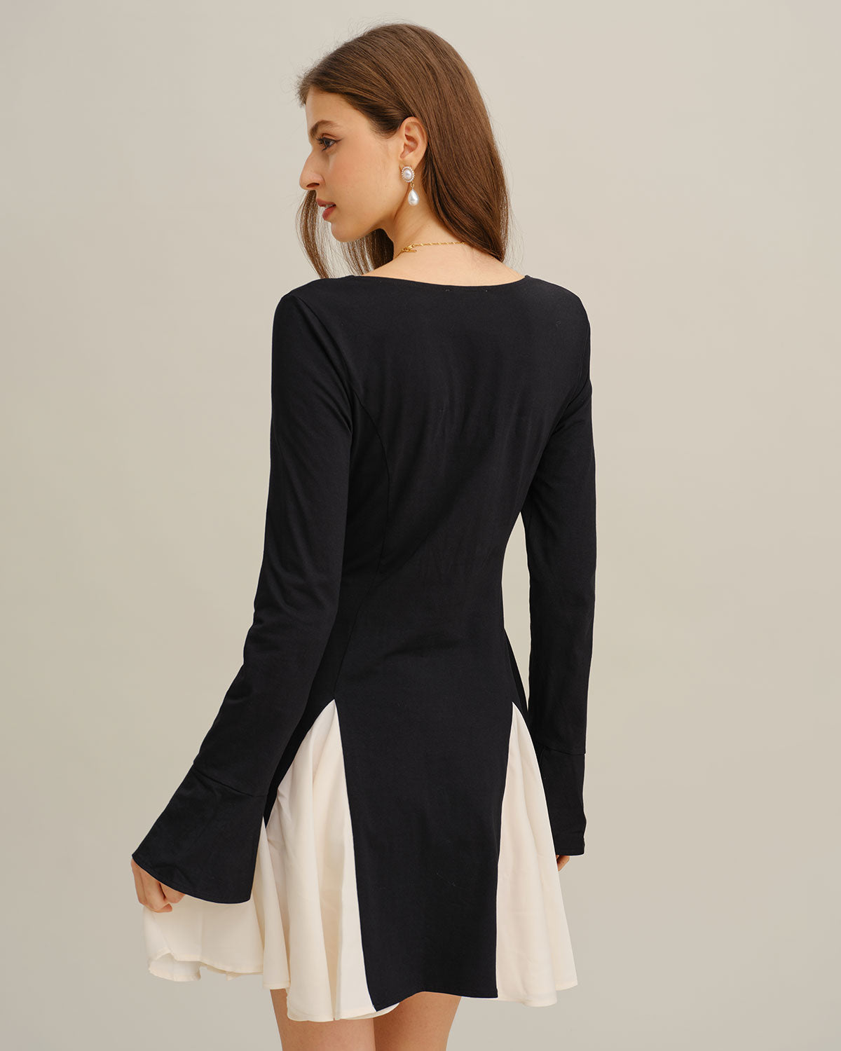 Siyah Kontrastlı Çan Kollu Mini Elbise