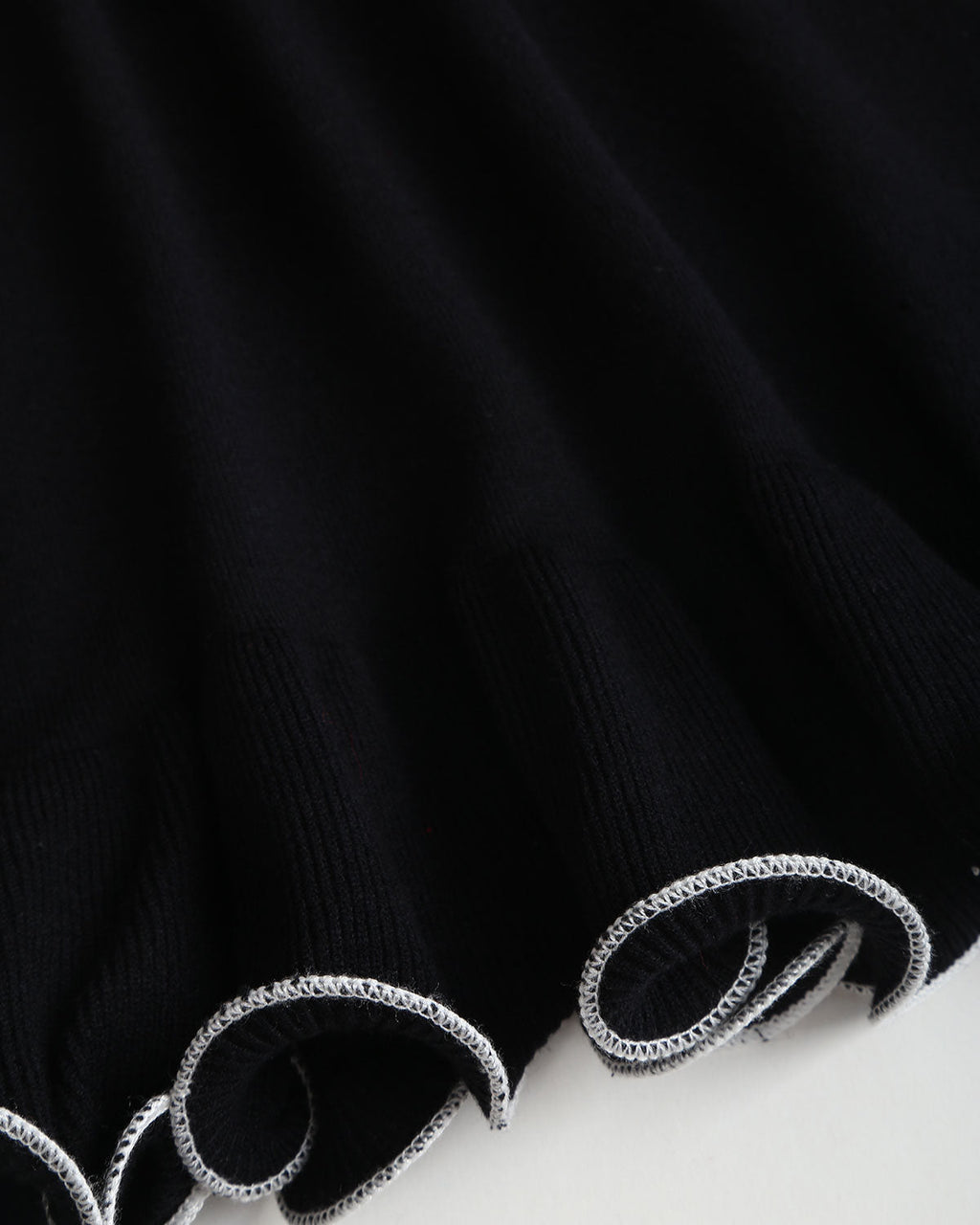 Siyah Kontrast Çan Kollu Örgü Kazak Elbise