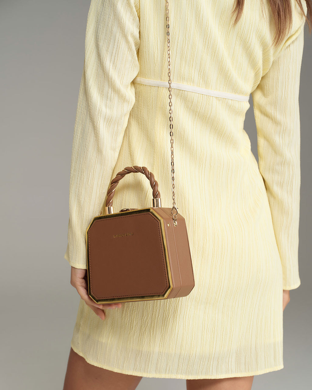 Kahverengi Retro Çantalar