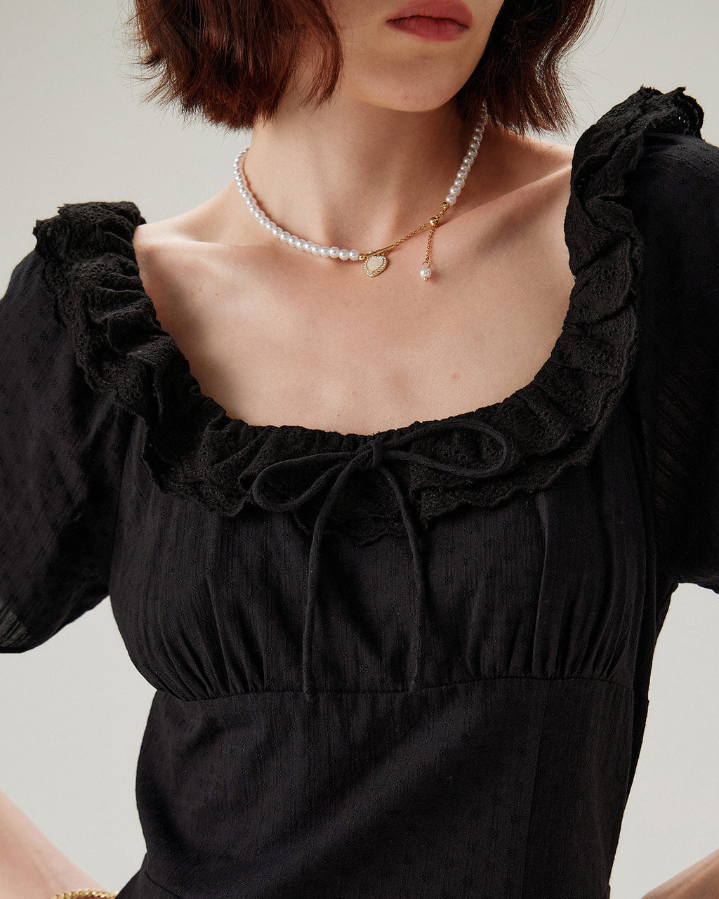 Siyah Nakışlı Kabarık Kol Maxi Elbise