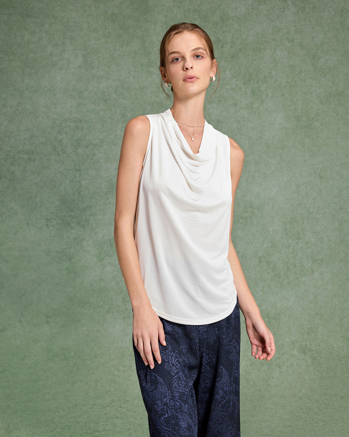 Beyaz Kapşonlu Yakalı Tank Top
