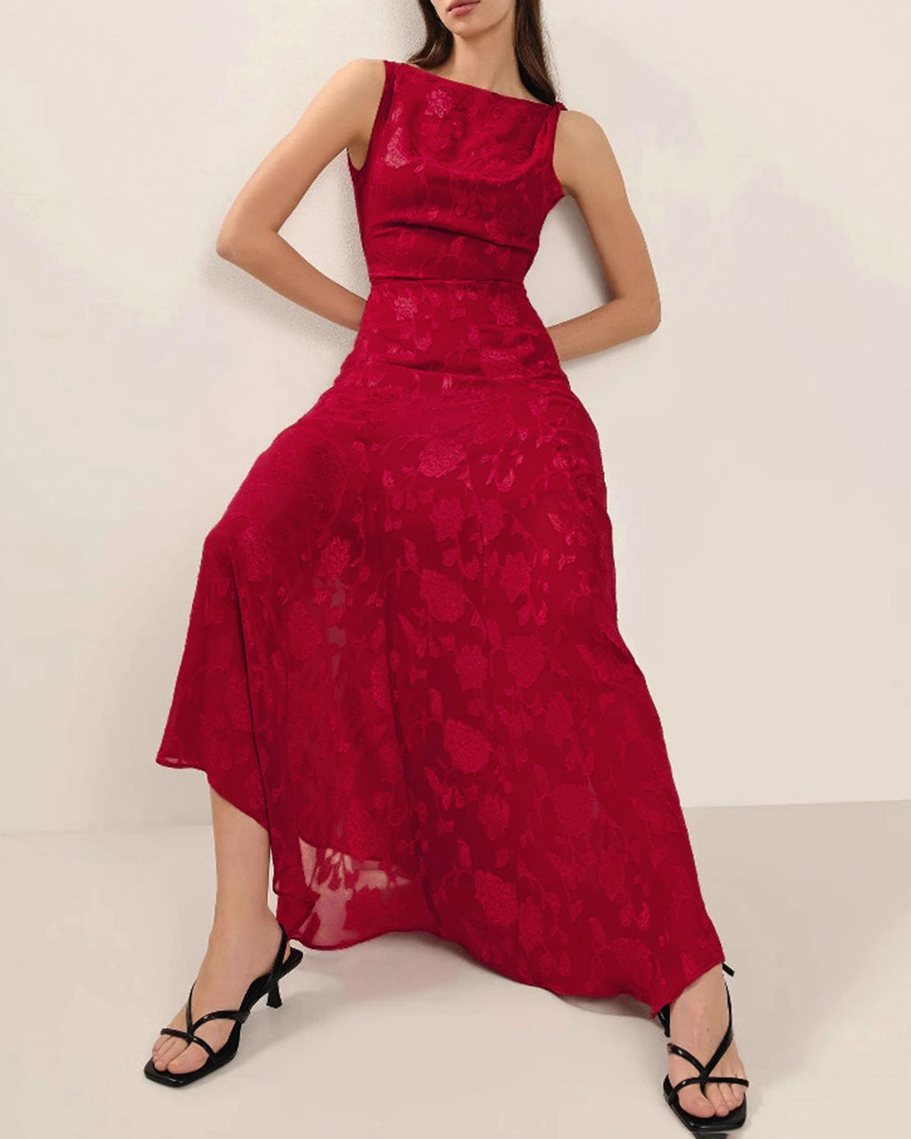 Kırmızı Jakarlı Kolsuz Maxi Elbise