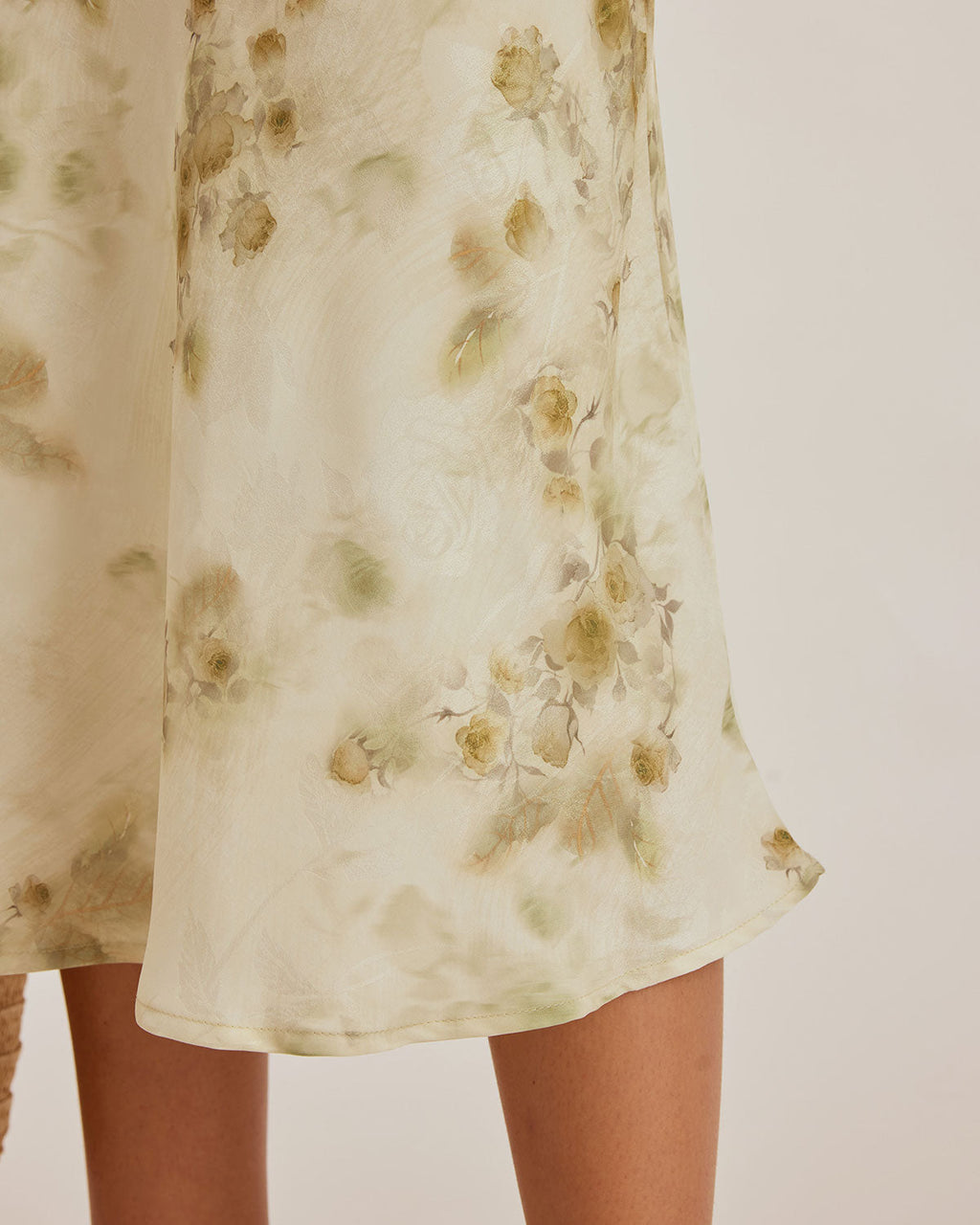 Yeşil Çiçekli Kıvrımlı Kolsuz Maksi Elbise