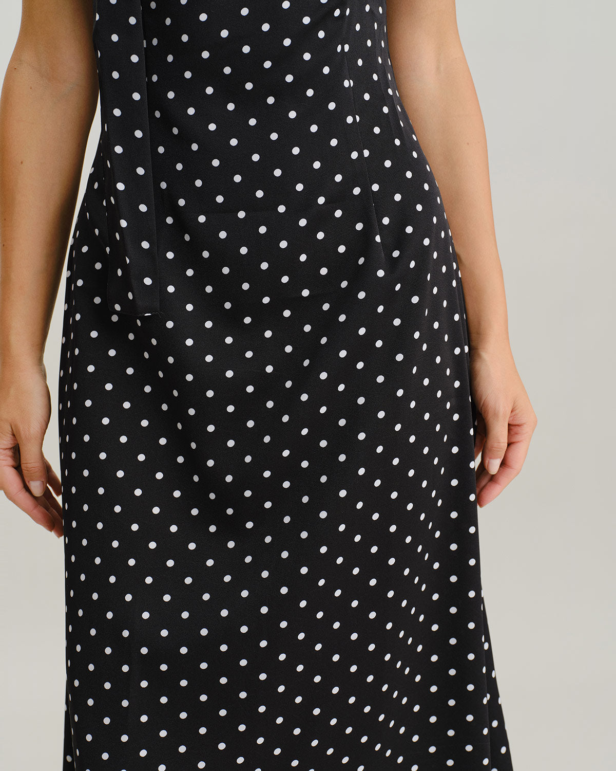 Siyah Polka Dot Kapüşonlu Slip Maxi Elbise
