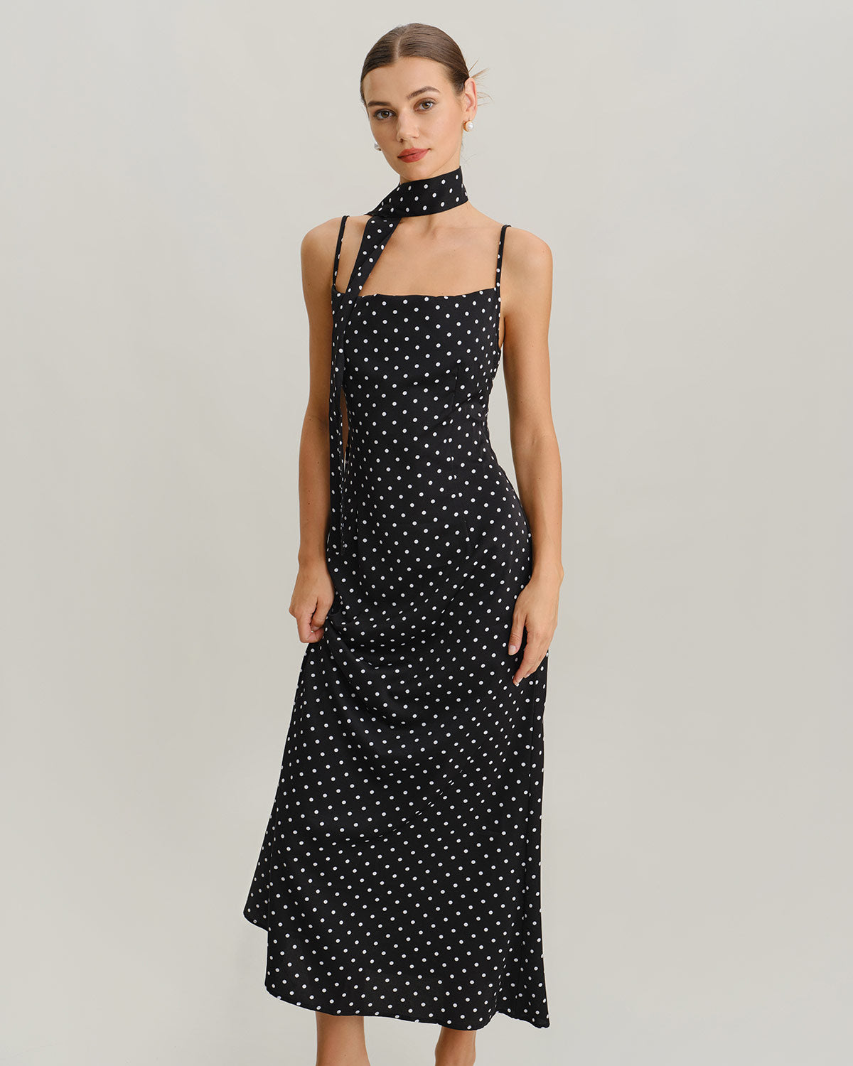 Siyah Polka Dot Kapüşonlu Slip Maxi Elbise