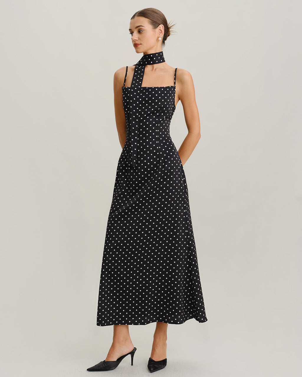 Siyah Polka Dot Kapüşonlu Slip Maxi Elbise