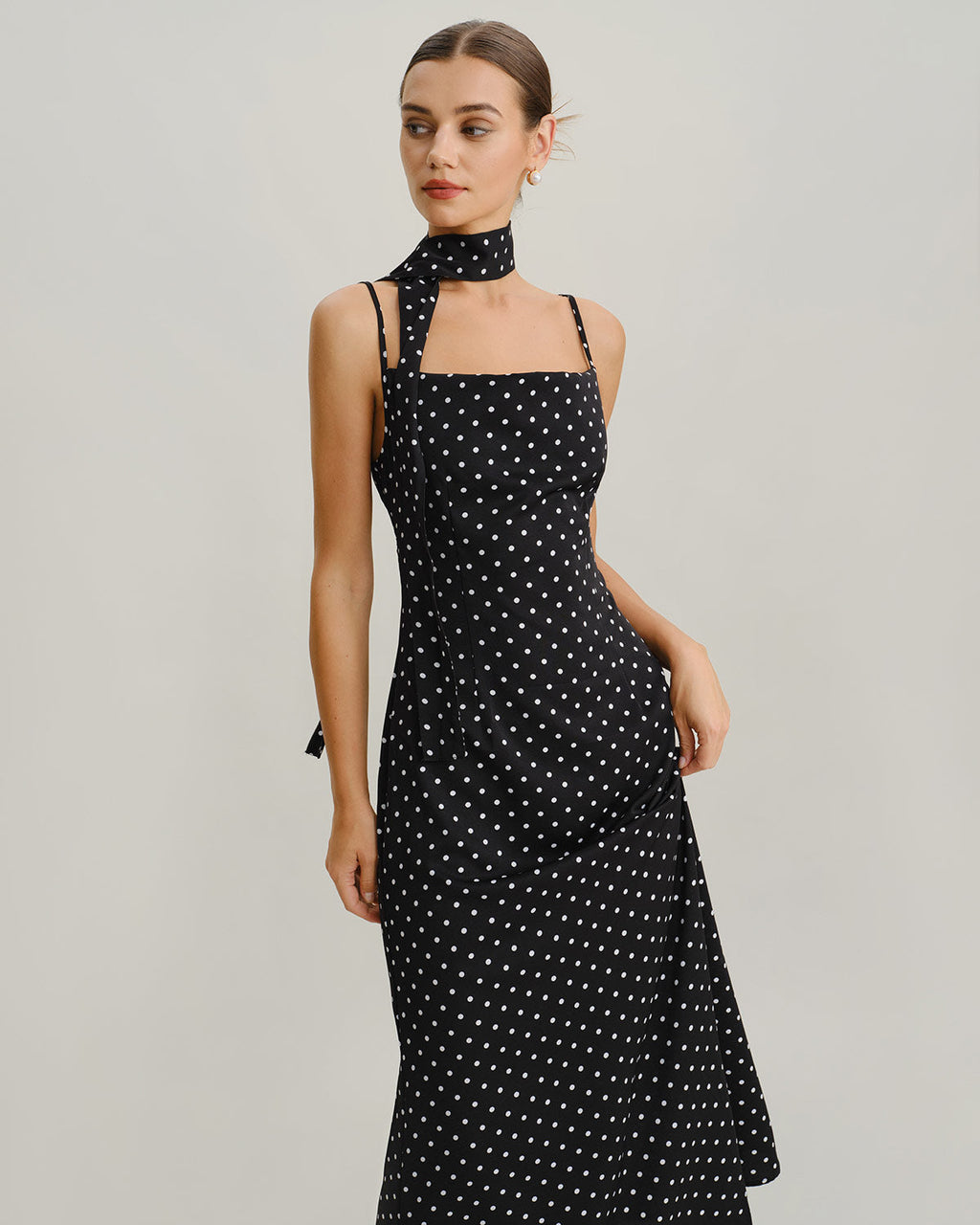Siyah Polka Dot Kapüşonlu Slip Maxi Elbise