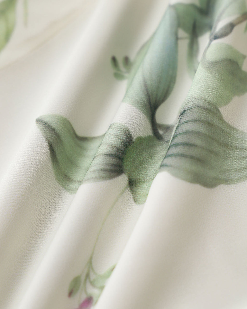 Beyaz Çiçekli Pileli Slip Midi Elbise