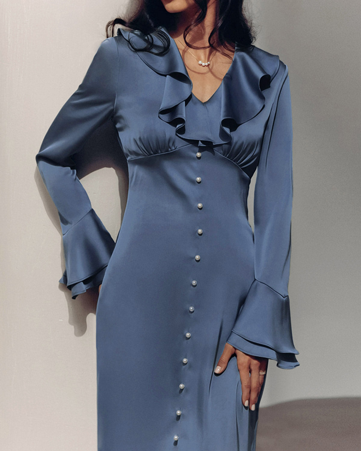 Mavi V Yaka Fırfırlı Saten Maxi Elbise