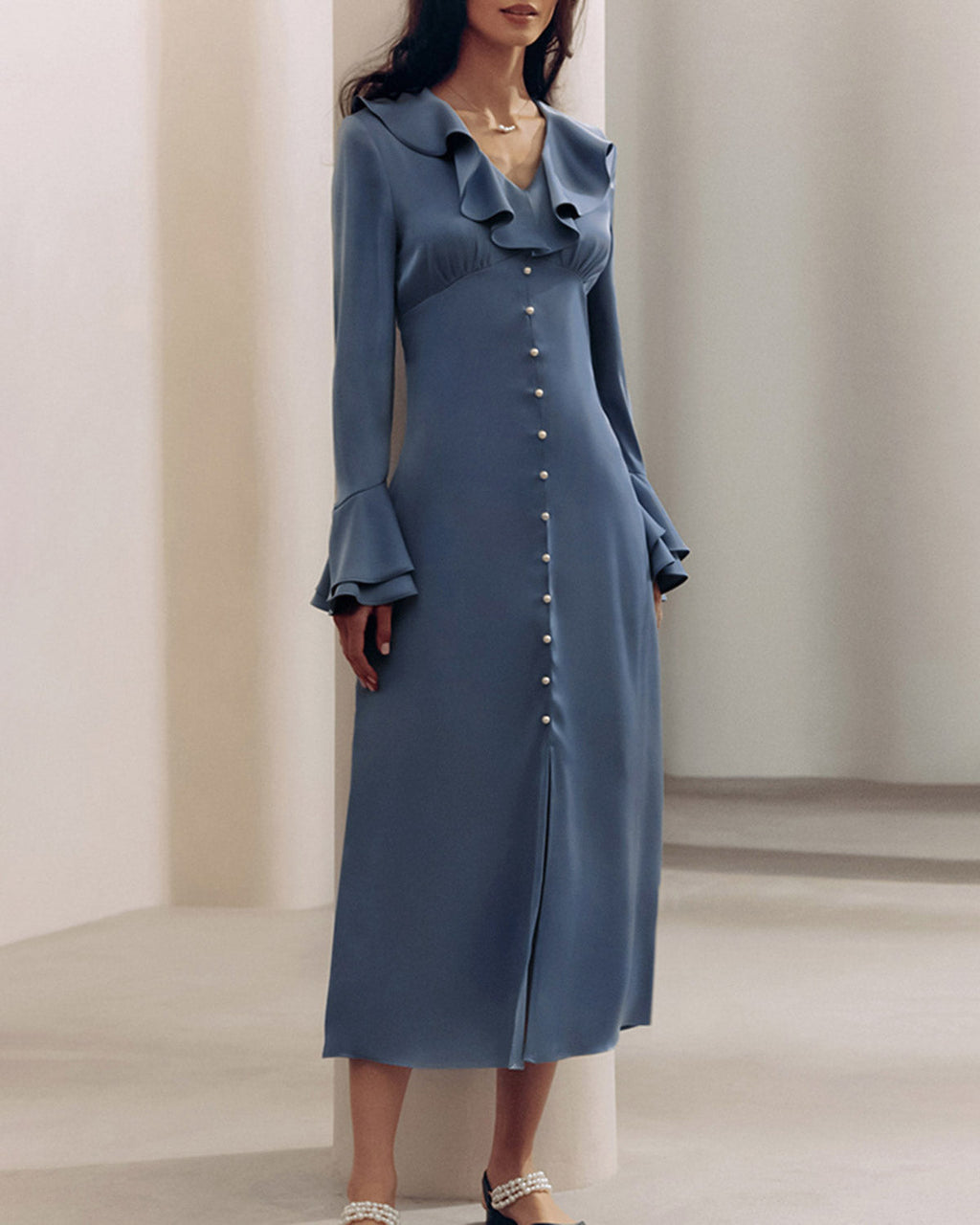 Mavi V Yaka Fırfırlı Saten Maxi Elbise