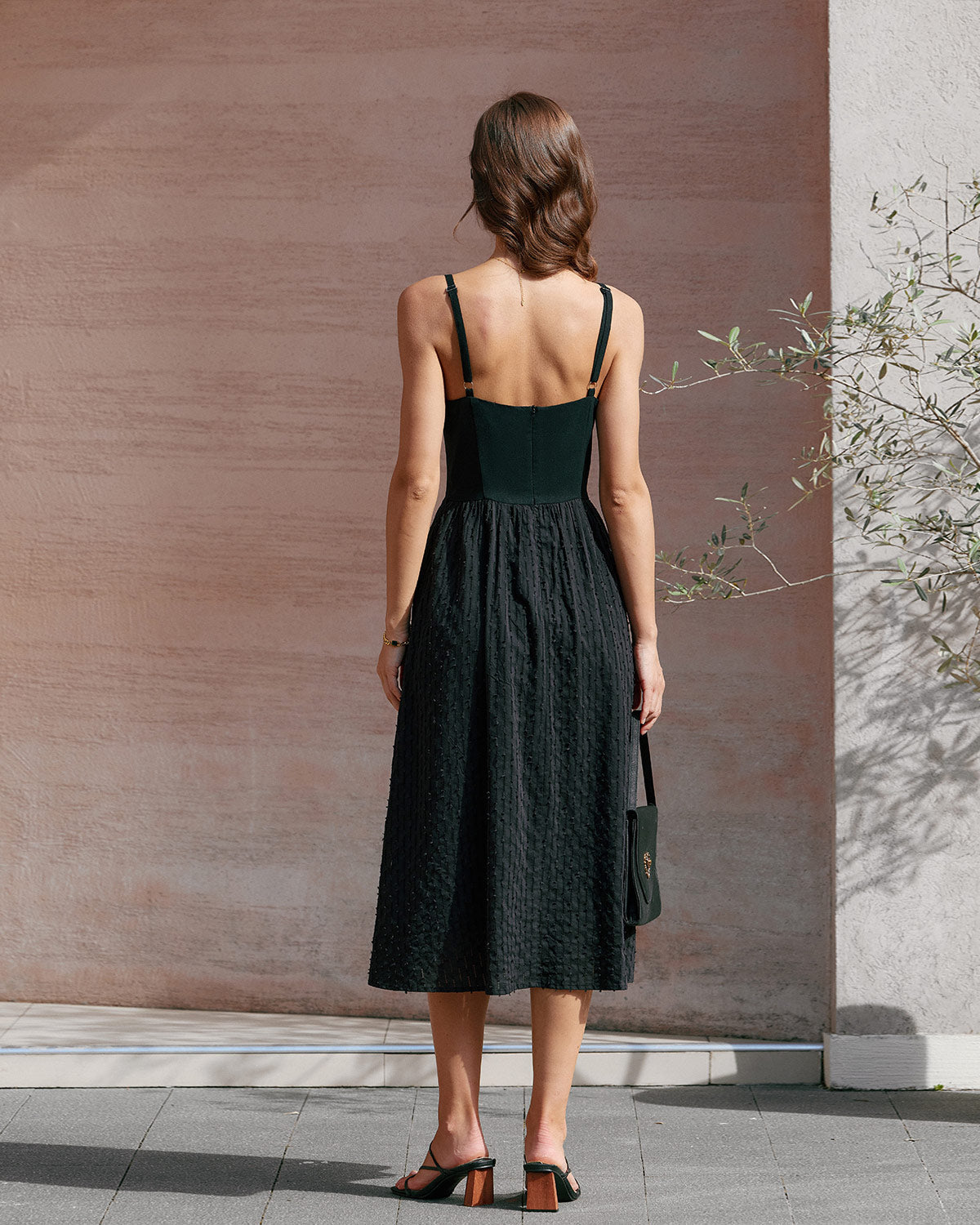 Siyah Kalp Yaka Slip Midi Elbise
