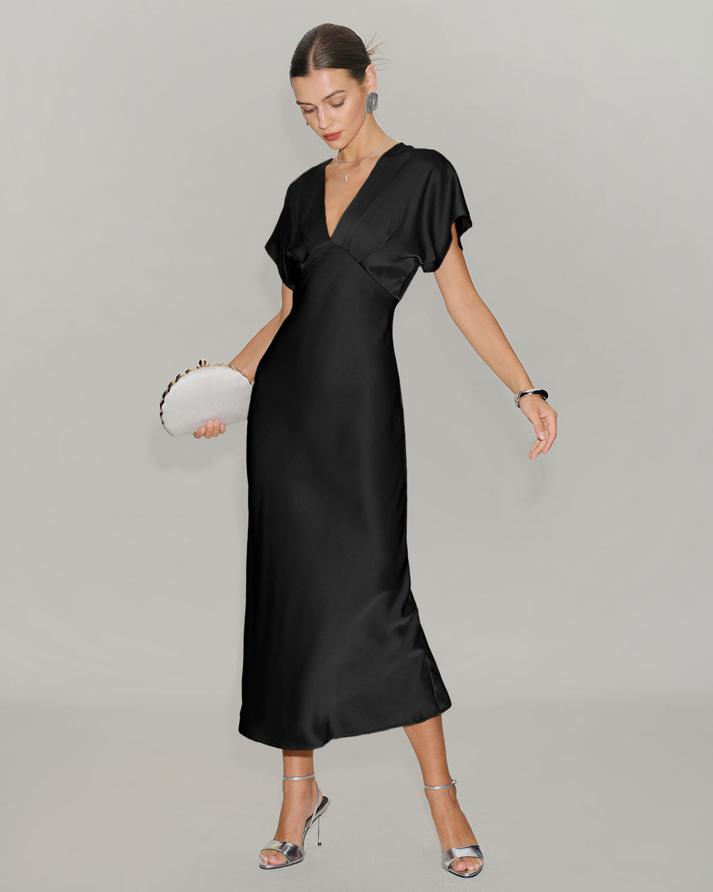 Siyah Saten Kapüşonlu Kol Midi Elbise