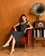 Siyah Volanlı Kare Yaka Slip Midi Elbise