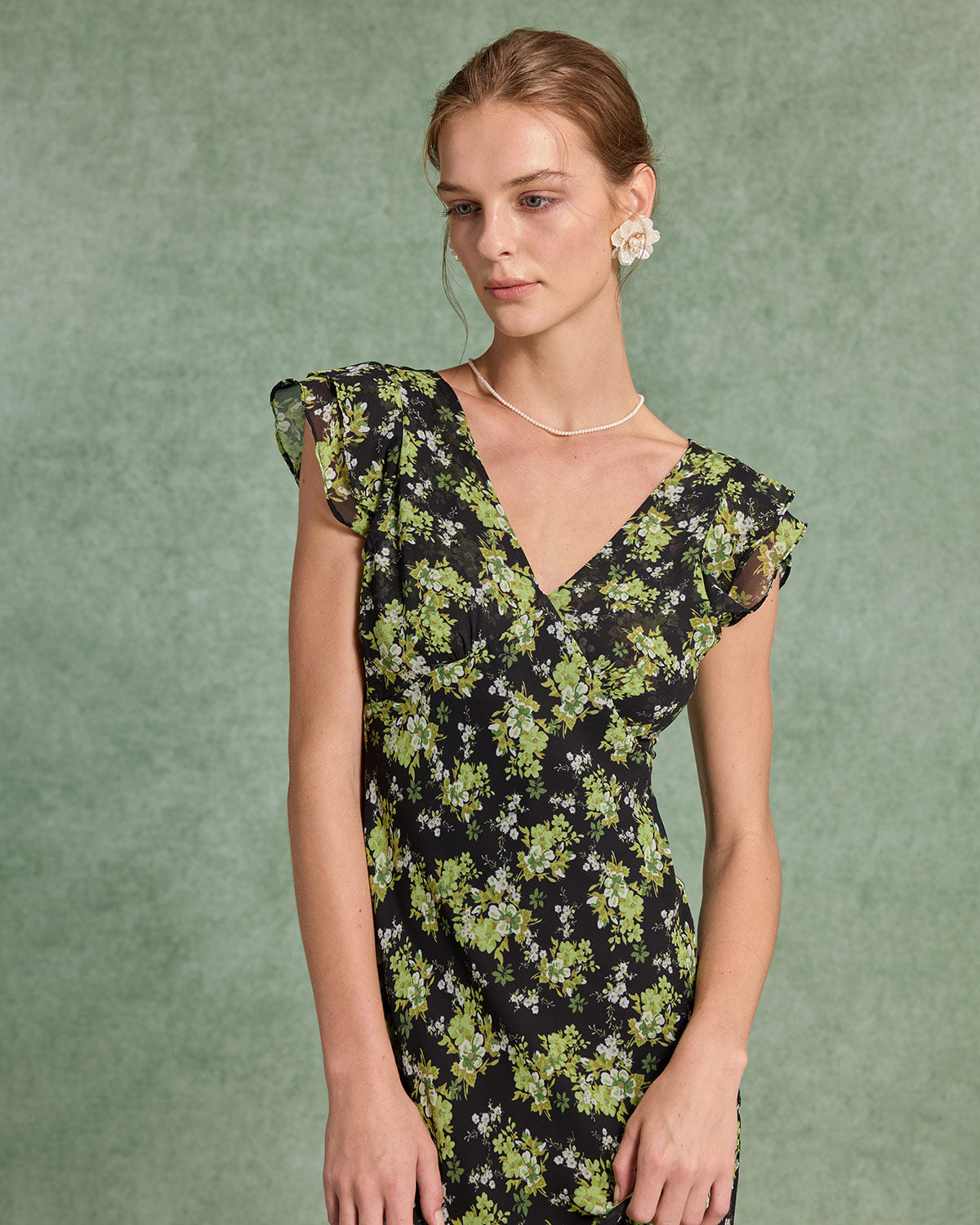 Siyah Çiçekli V Yaka Volanlı Midi Elbise