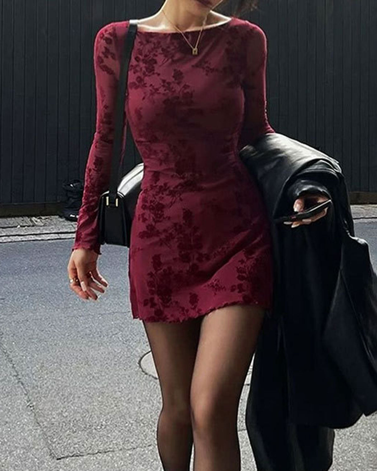 Kırmızı Çiçek Desenli Yuvarlak Yakalı Mini Elbise