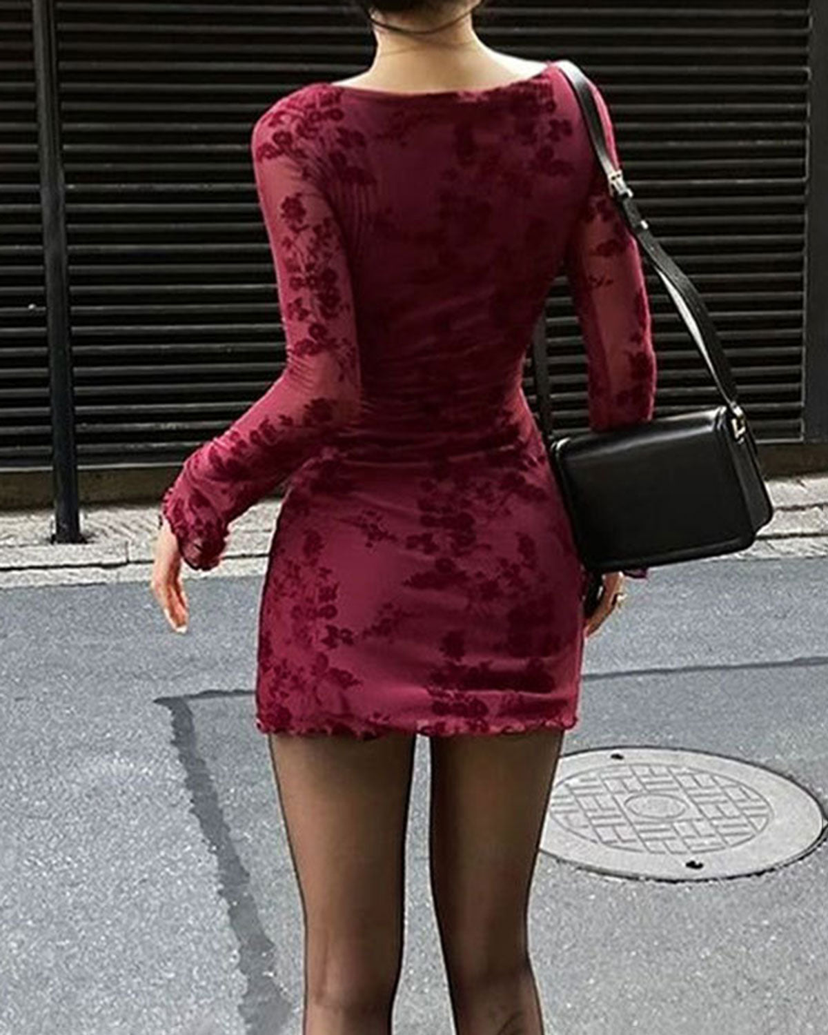 Kırmızı Çiçek Desenli Yuvarlak Yakalı Mini Elbise