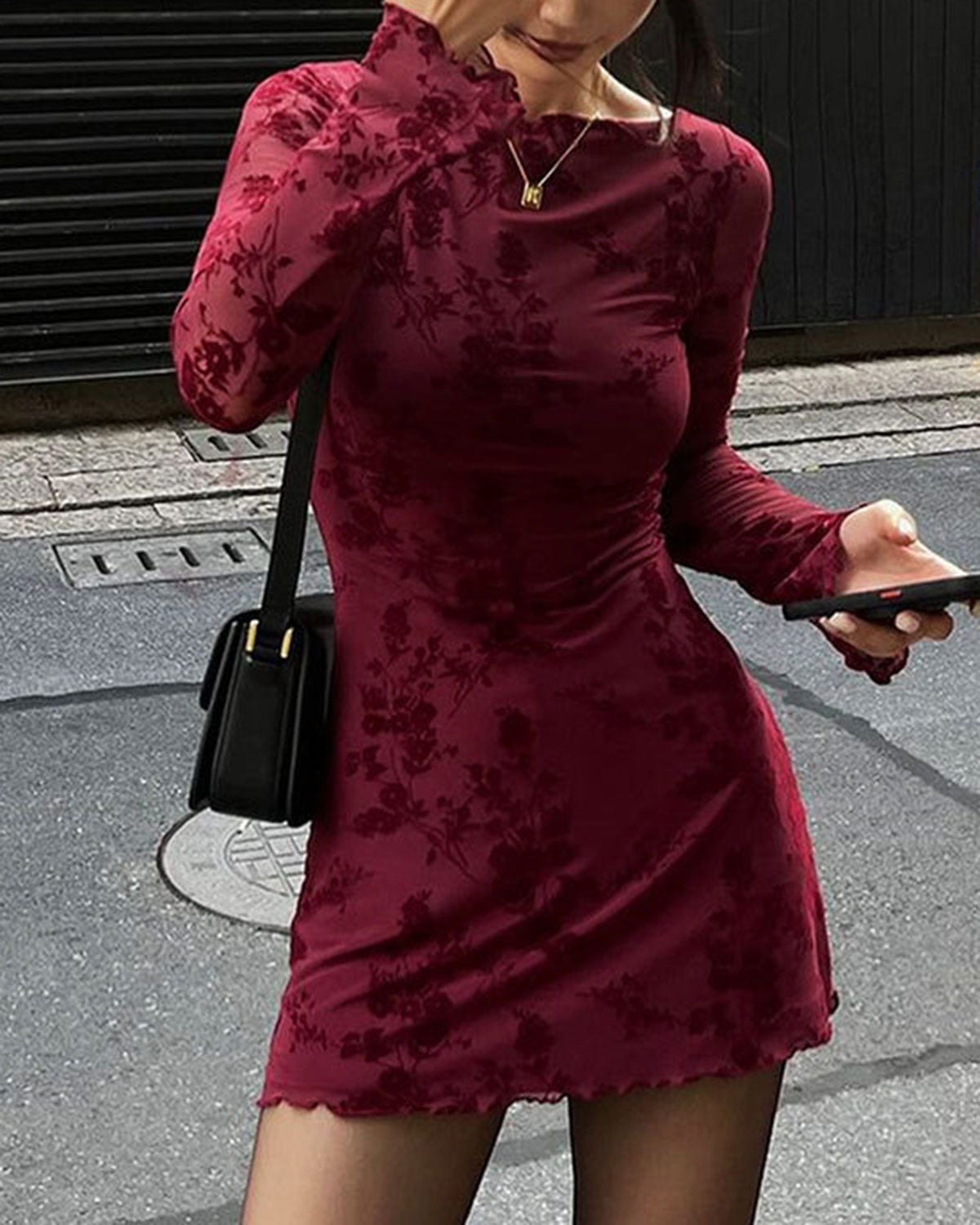 Kırmızı Çiçek Desenli Yuvarlak Yakalı Mini Elbise